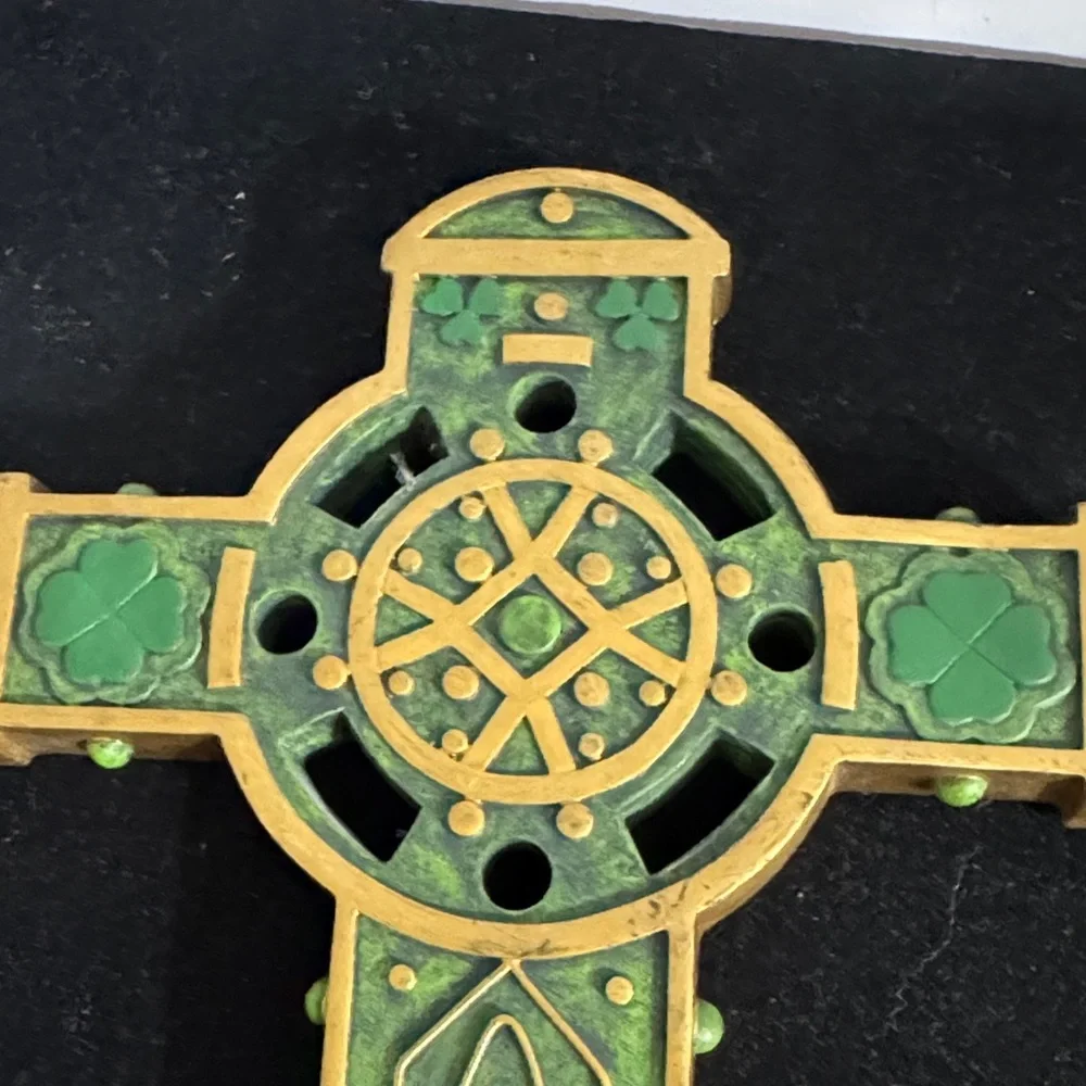 Celtic Cross Wall Decor in Green and Gold - Picture 5 of 7